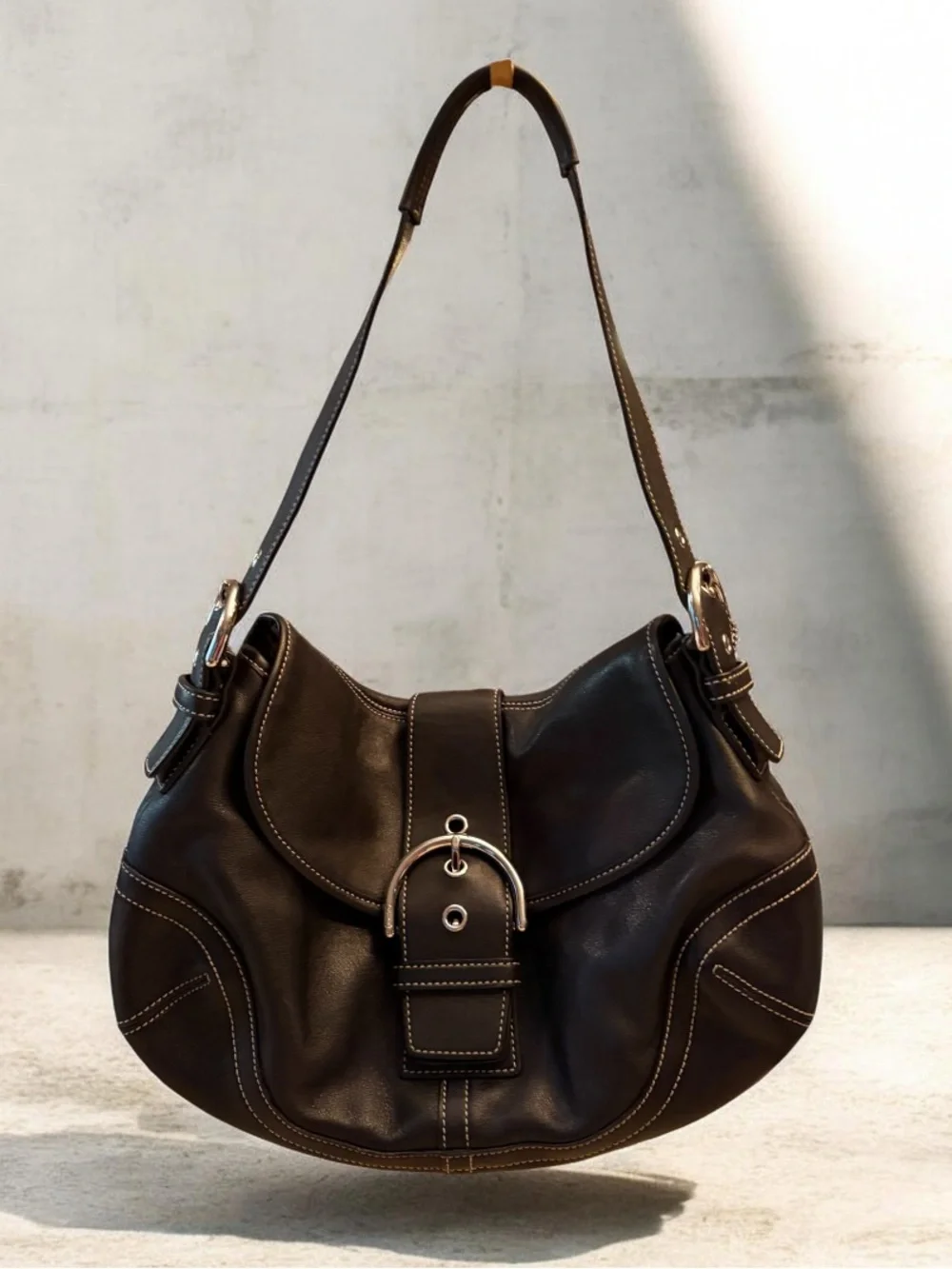 Vintage Coach Soho Shoulder Bag in black leather with silver hardware A060-9243